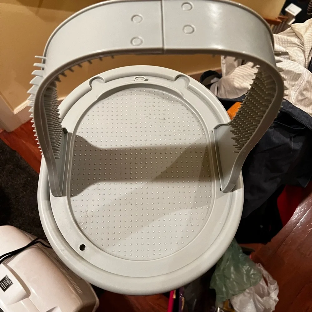 Plastic cat scratching tunnel